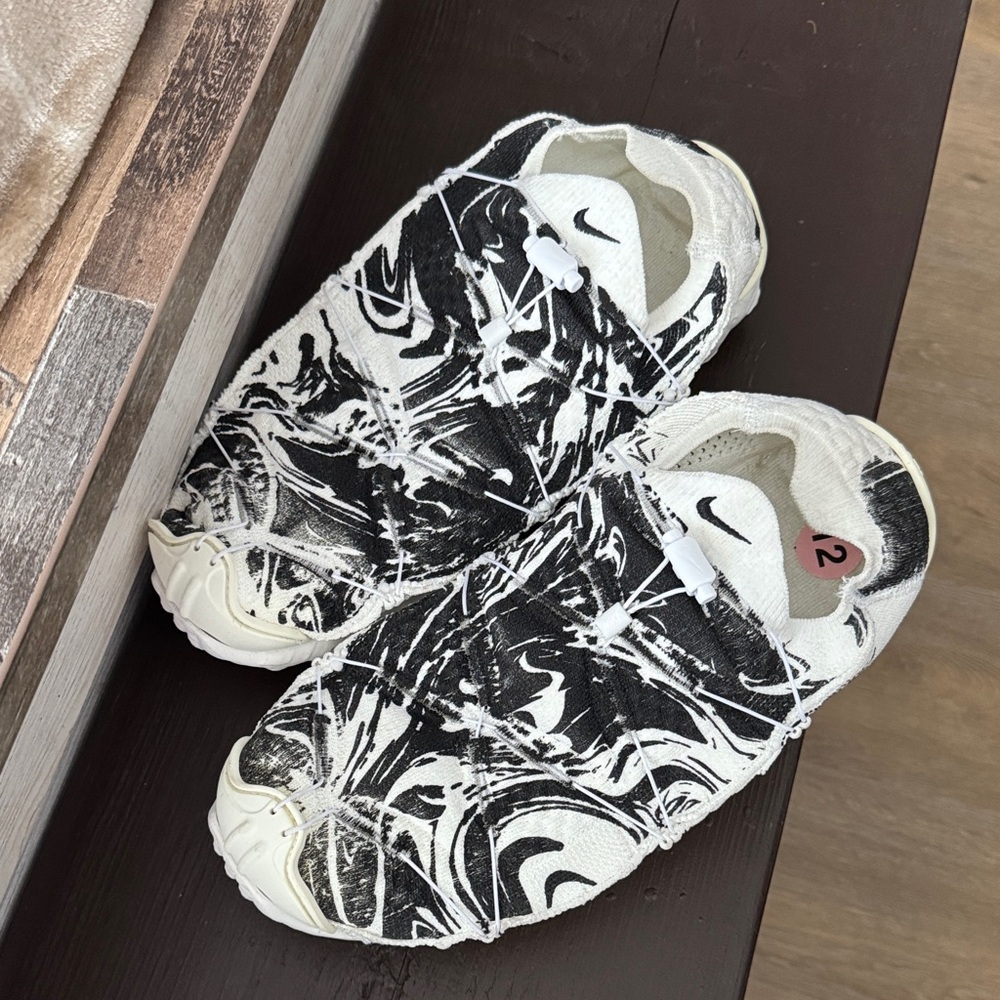 Nike Men’s Abstract Black and White Sneakers